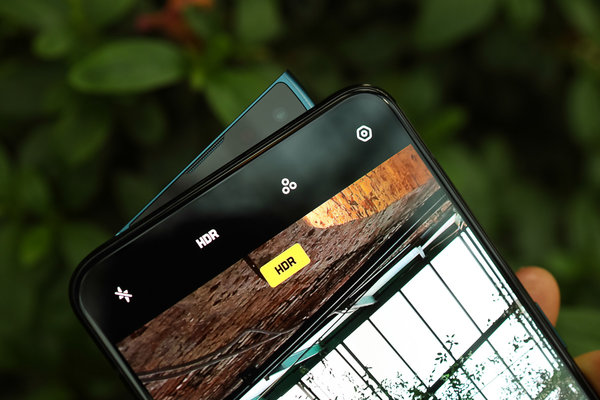 Безусловный безрамочник: первый взгляд на OPPO Reno