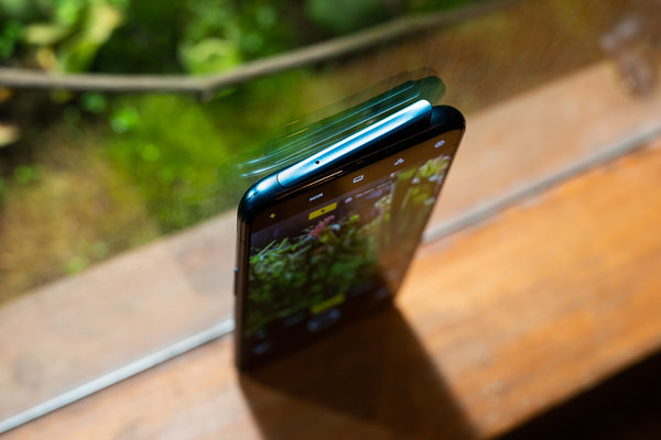 Безусловный безрамочник: первый взгляд на OPPO Reno