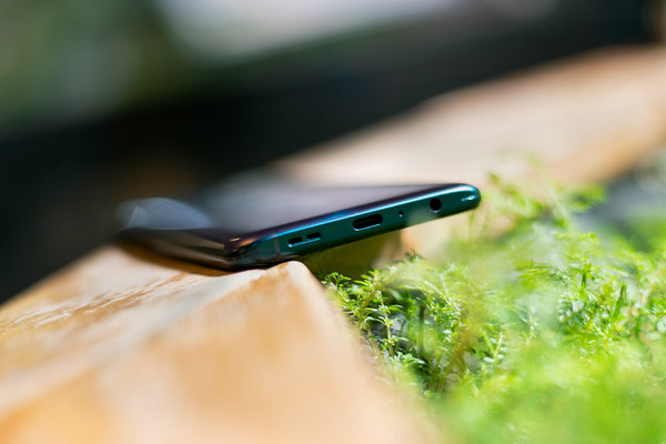 Безусловный безрамочник: первый взгляд на OPPO Reno