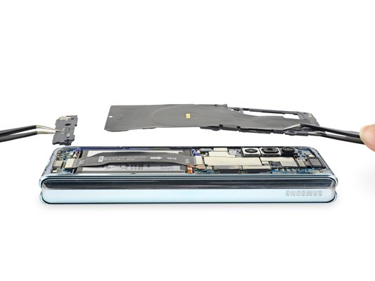 2/10: в iFixit оценили конструкцию складного Galaxy Fold