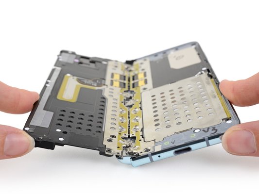 2/10: в iFixit оценили конструкцию складного Galaxy Fold