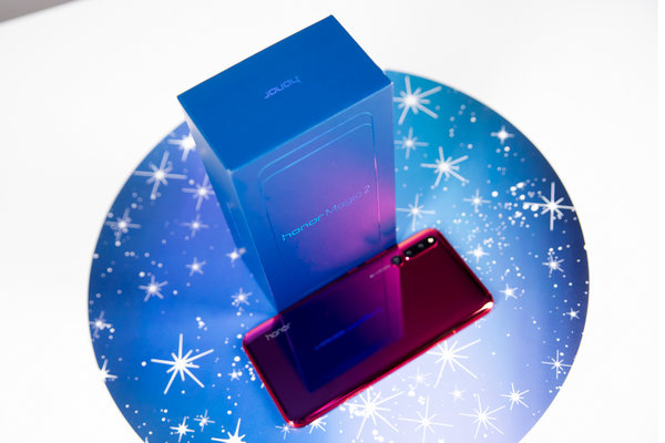 Альтернативная безрамочность: обзор Honor Magic 2