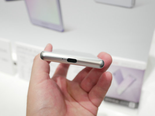 Sony представила смартфон Xperia Ace с классическим дизайном