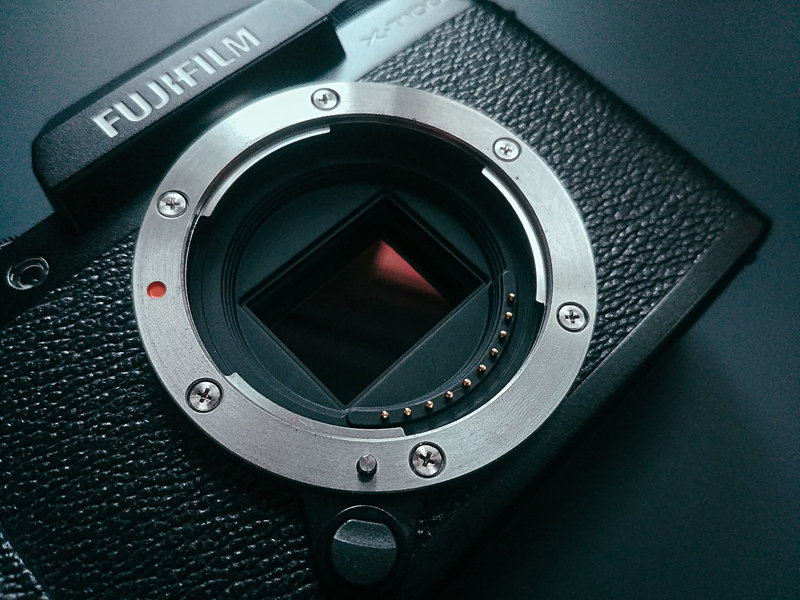Лёгкий и фотографии отличные. Тест Fujifilm X-T100