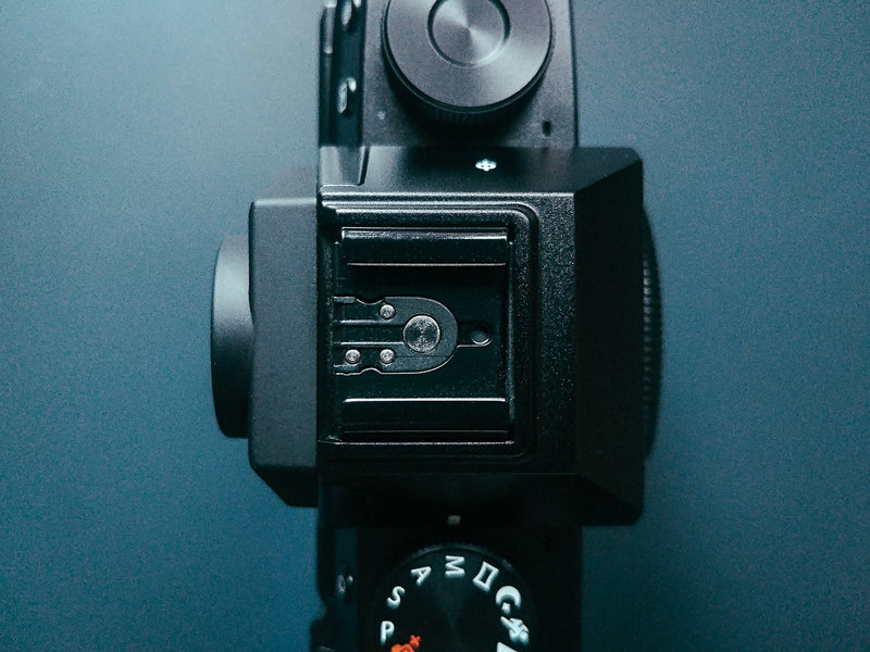 Лёгкий и фотографии отличные. Тест Fujifilm X-T100