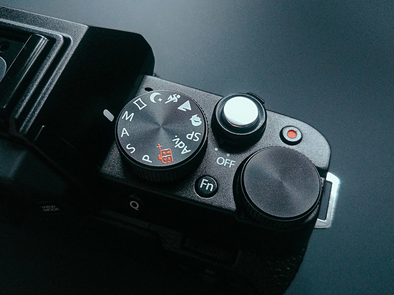 Лёгкий и фотографии отличные. Тест Fujifilm X-T100