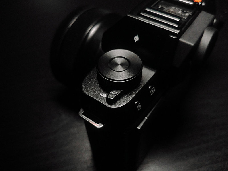 Лёгкий и фотографии отличные. Тест Fujifilm X-T100