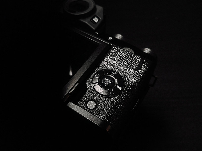 Лёгкий и фотографии отличные. Тест Fujifilm X-T100