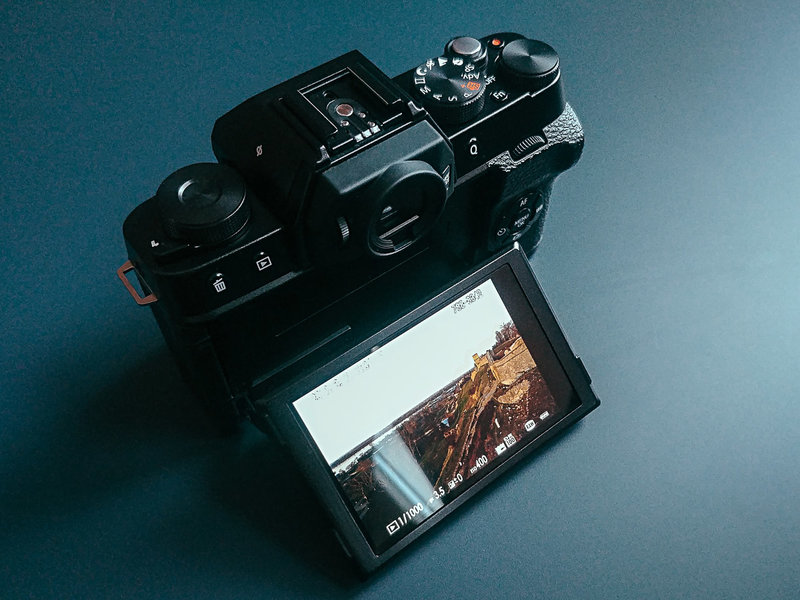 Лёгкий и фотографии отличные. Тест Fujifilm X-T100