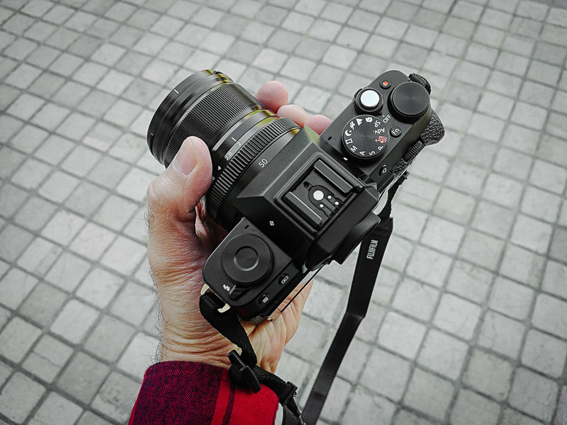 Лёгкий и фотографии отличные. Тест Fujifilm X-T100