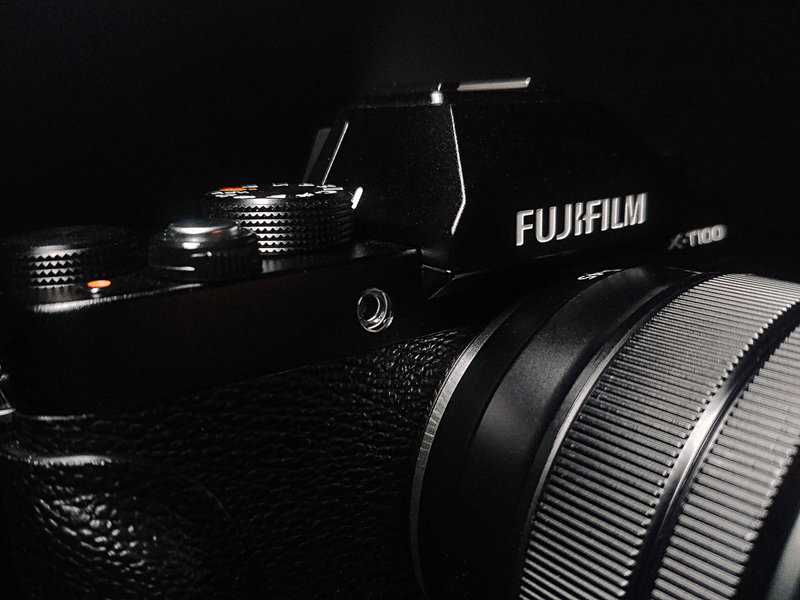 Лёгкий и фотографии отличные. Тест Fujifilm X-T100