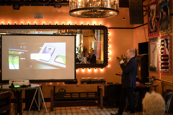 Яркое знакомство: в России представили Moto G7 Plus