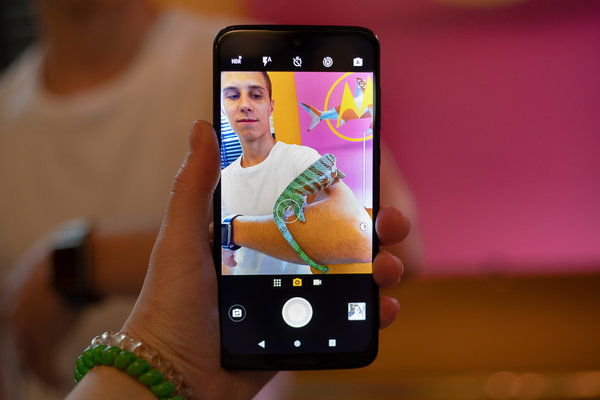 Яркое знакомство: в России представили Moto G7 Plus