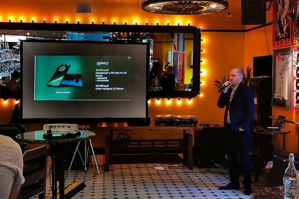 Яркое знакомство: в России представили Moto G7 Plus