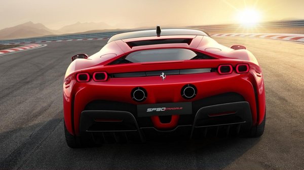 SF90 Stradale – cамый быстрый суперкар от Ferrari