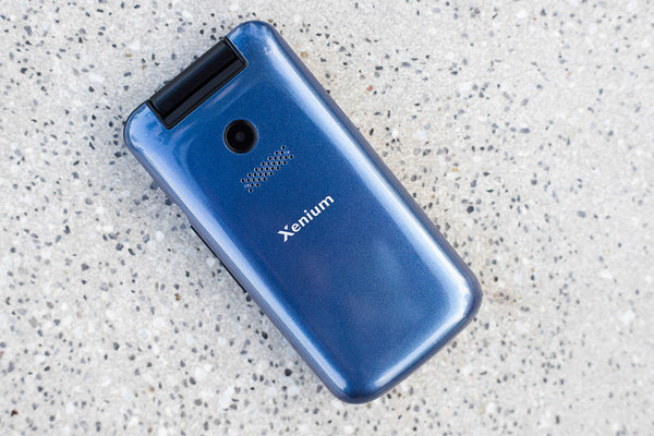 Классическая раскладушка: обзор Philips Xenium E255