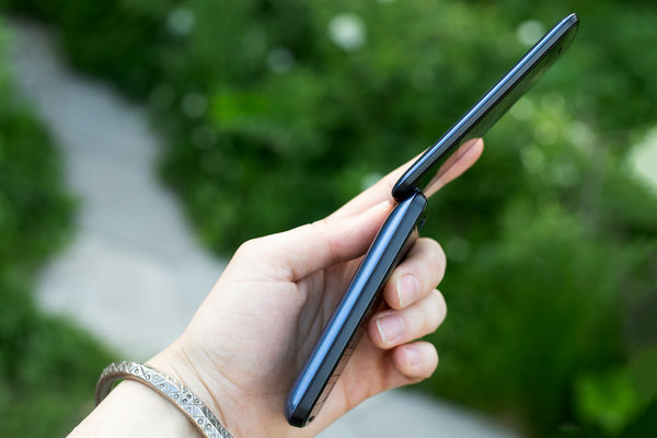 Классическая раскладушка: обзор Philips Xenium E255