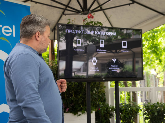 Доступно и красиво: Alcatel презентовал тройку летних смартфонов