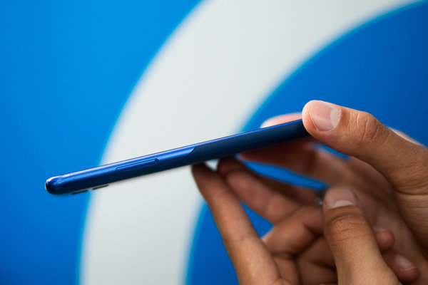 Доступно и красиво: Alcatel презентовал тройку летних смартфонов