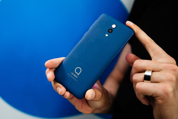 Доступно и красиво: Alcatel презентовал тройку летних смартфонов