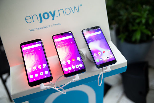 Доступно и красиво: Alcatel презентовал тройку летних смартфонов