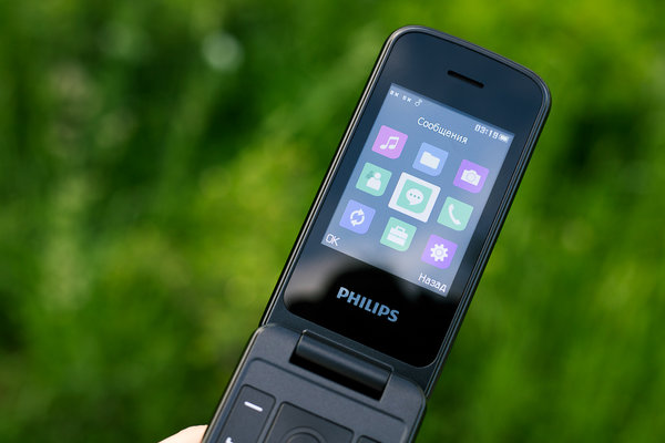Классическая раскладушка: обзор Philips Xenium E255
