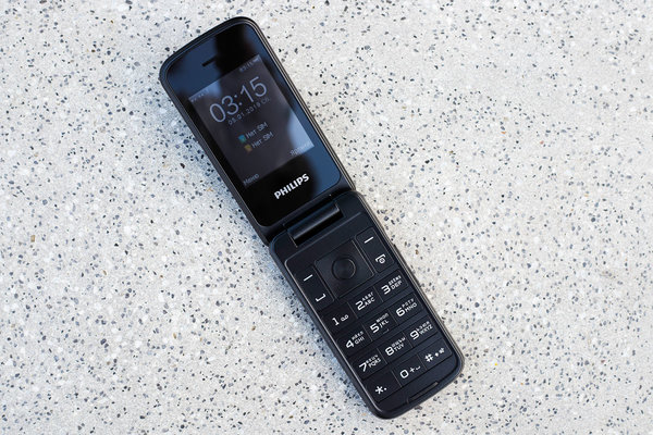 Классическая раскладушка: обзор Philips Xenium E255