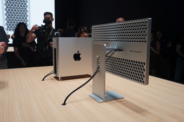 По цене топового Mac Pro можно купить новенький электрокар Tesla Model Y