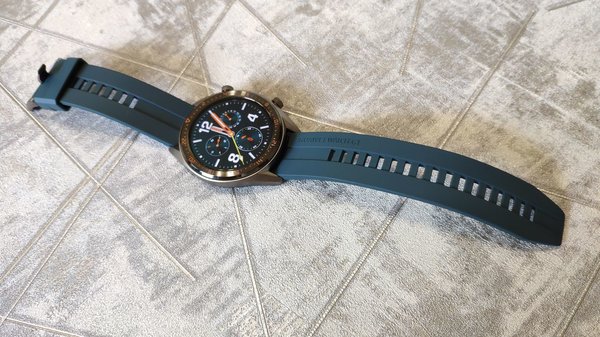Тест умных часов Huawei Watch GT: большой дисплей и все для спорта