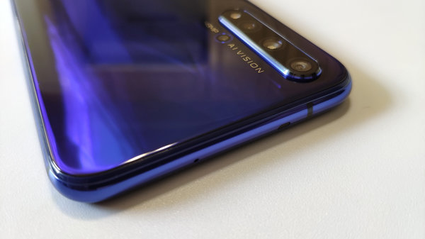 Тест смартфона Honor 20: красавчик с мощной начинкой и необычной камерой