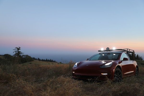 «Королева дурацких роботов» сделала пикап из Tesla Model 3