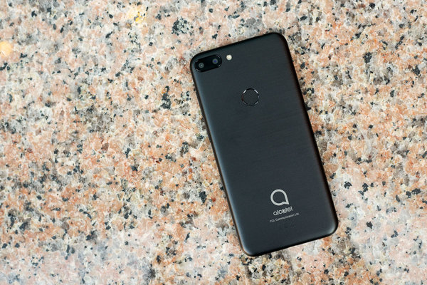 Праздник в начальном сегменте: Alcatel 1s 2019