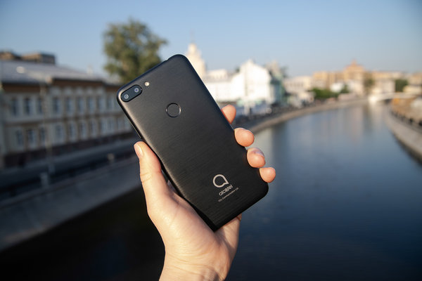 Праздник в начальном сегменте: Alcatel 1s 2019
