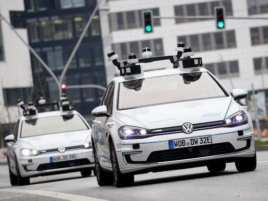 Volkswagen вкладывает 2,6 миллиарда долларов в самоуправляемые авто