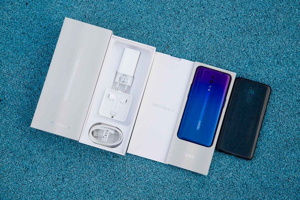 Носорог без рога: знакомимся с OPPO Reno Z — Комплектация и внешний вид. 1