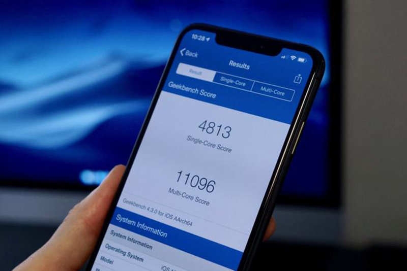 Snapdragon 855 Plus обогнал Apple A12 в iPhone XS