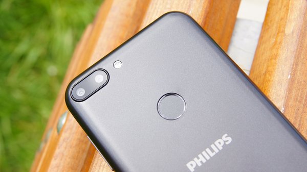 Обзор Philips S561: компактный и долгоиграющий