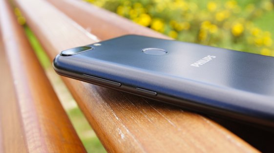Обзор Philips S561: компактный и долгоиграющий