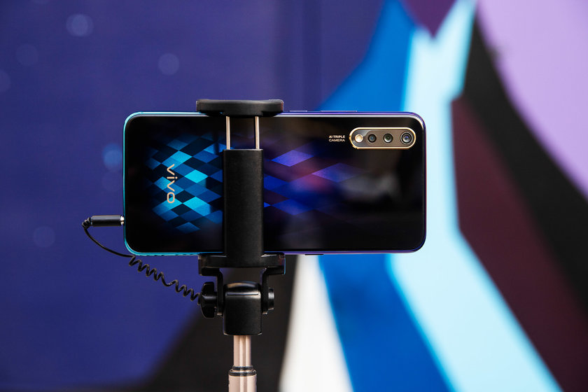 Дитя противоречий: обзор Vivo V17 Neo