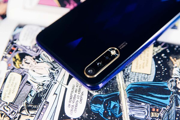 Дитя противоречий: обзор Vivo V17 Neo