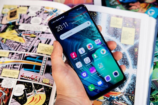 Дитя противоречий: обзор Vivo V17 Neo