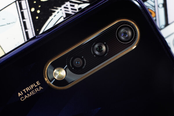 Дитя противоречий: обзор Vivo V17 Neo