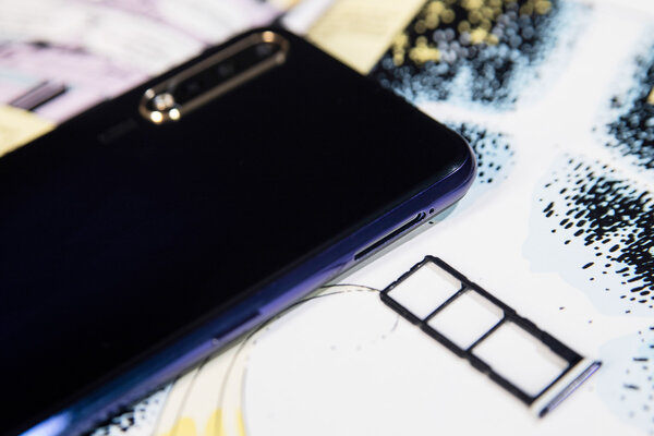 Дитя противоречий: обзор Vivo V17 Neo