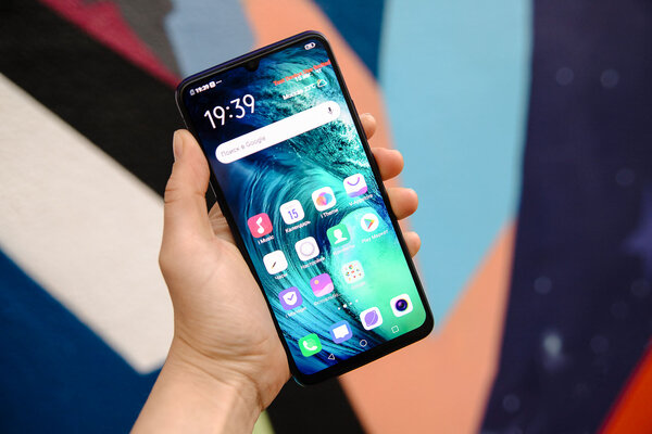 Дитя противоречий: обзор Vivo V17 Neo