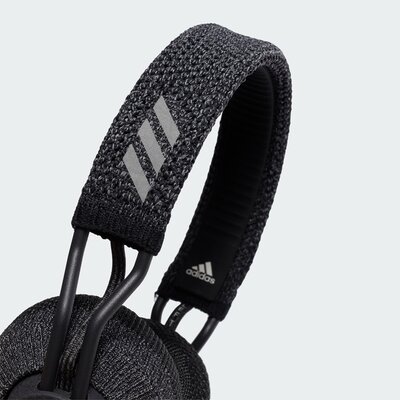 Adidas представил беспроводные наушники FWD-01 и RPT-01