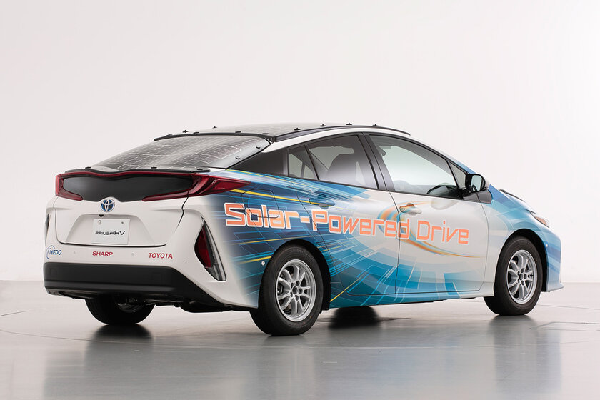 Toyota придумала электромобиль, который не нужно заряжать