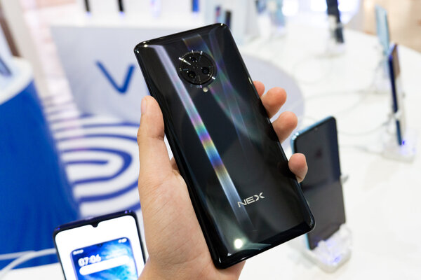 В России представлен Vivo NEX 3 — смартфон без кнопок с камерой на 64 Мп