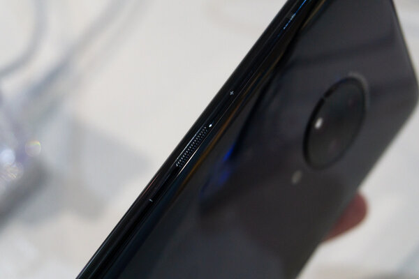В России представлен Vivo NEX 3 — смартфон без кнопок с камерой на 64 Мп