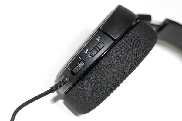 Сила преемственности: обзор SteelSeries Arctis 1