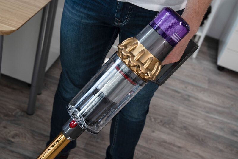 Большая мощность, дисплей и новая насадка: Обзор Dyson V11 Absolute Pro